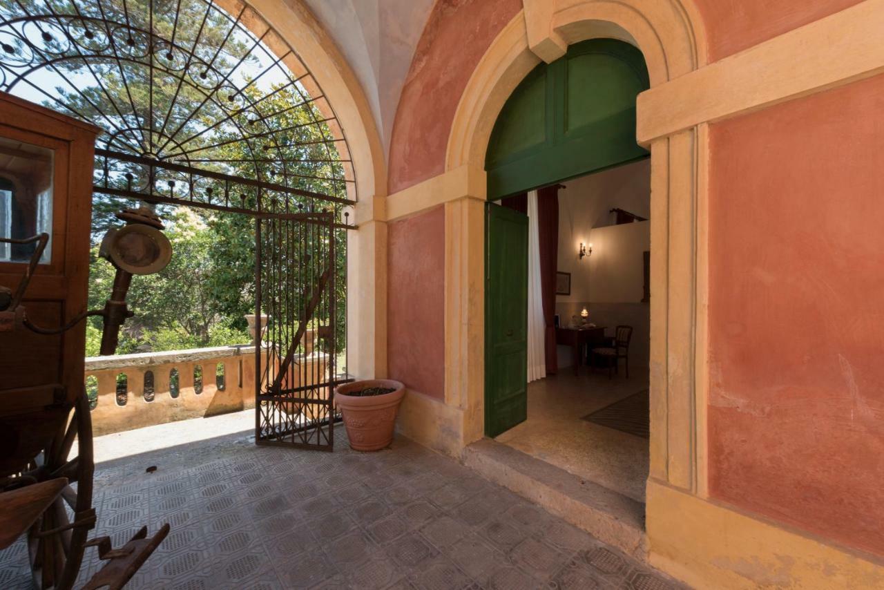 לינה וארוחת בוקר מורצ'יאנו די לאוקה Palazzo Laura מראה חיצוני תמונה